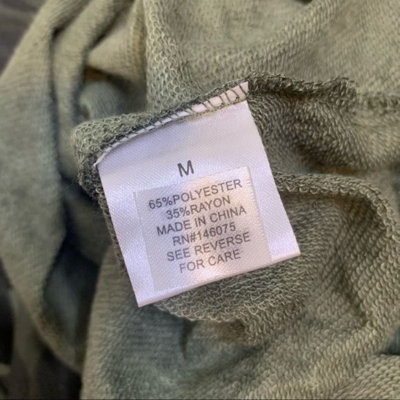 NWT Sweet Romeo Green Camo Exposed Seam Dolman Sleeve Crop Sweatshirt Medium - Picture 10 of 11